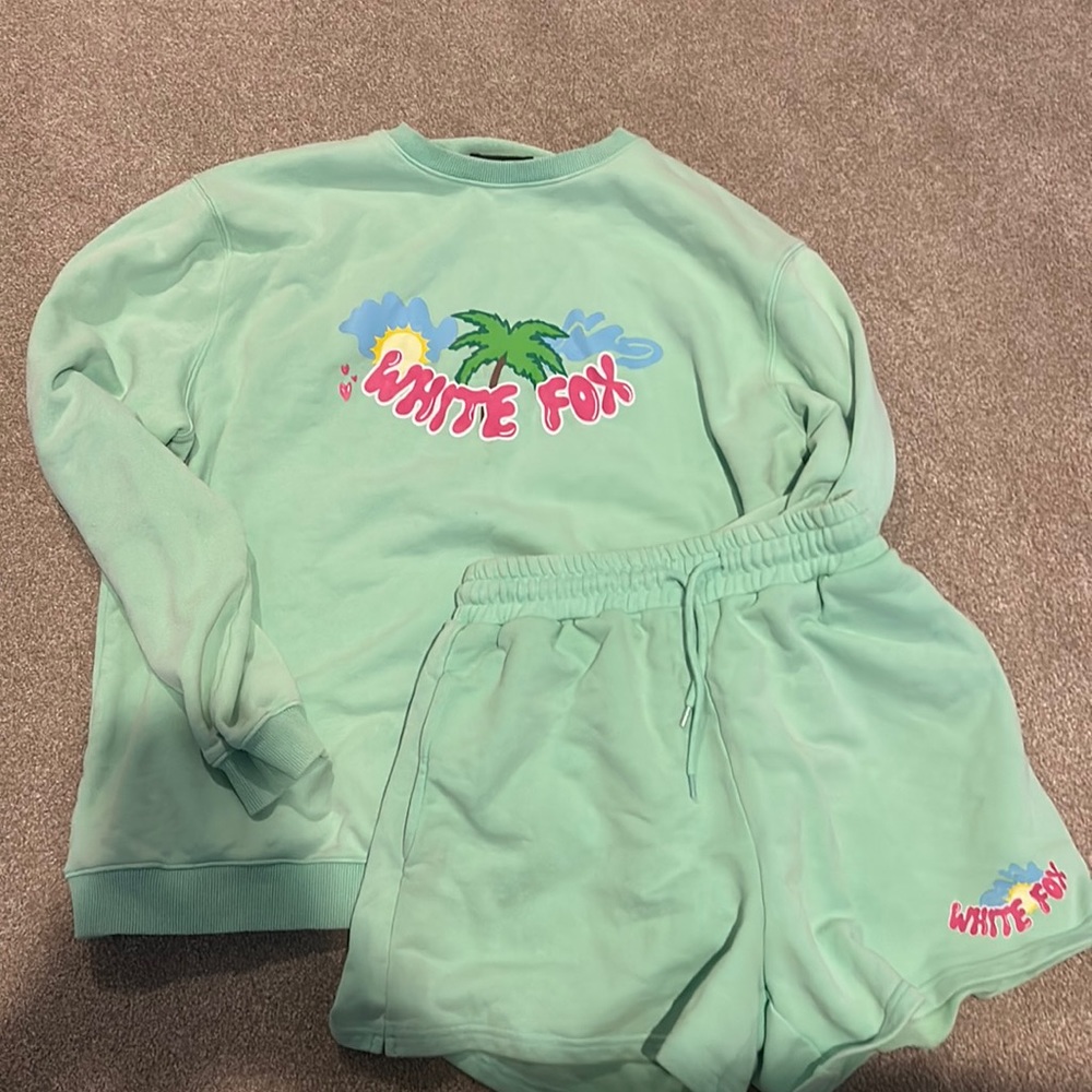 White fox set